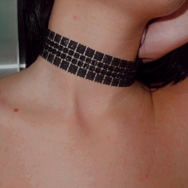 Chocker shine black